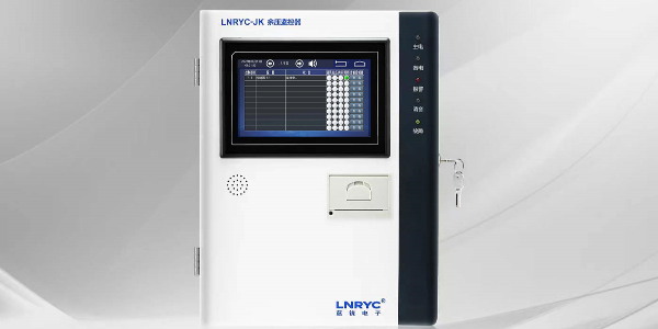 <i style='color:red'>余压控制主机</i>是安装在什么位置的？